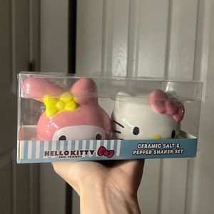 Hello Kitty Salt & Pepper Shaker